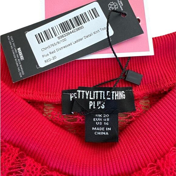 PrettyLittleThing Plus - Distressed Ladder Detail Knit Top & Midi Skirt in Red - Picture 4 of 6